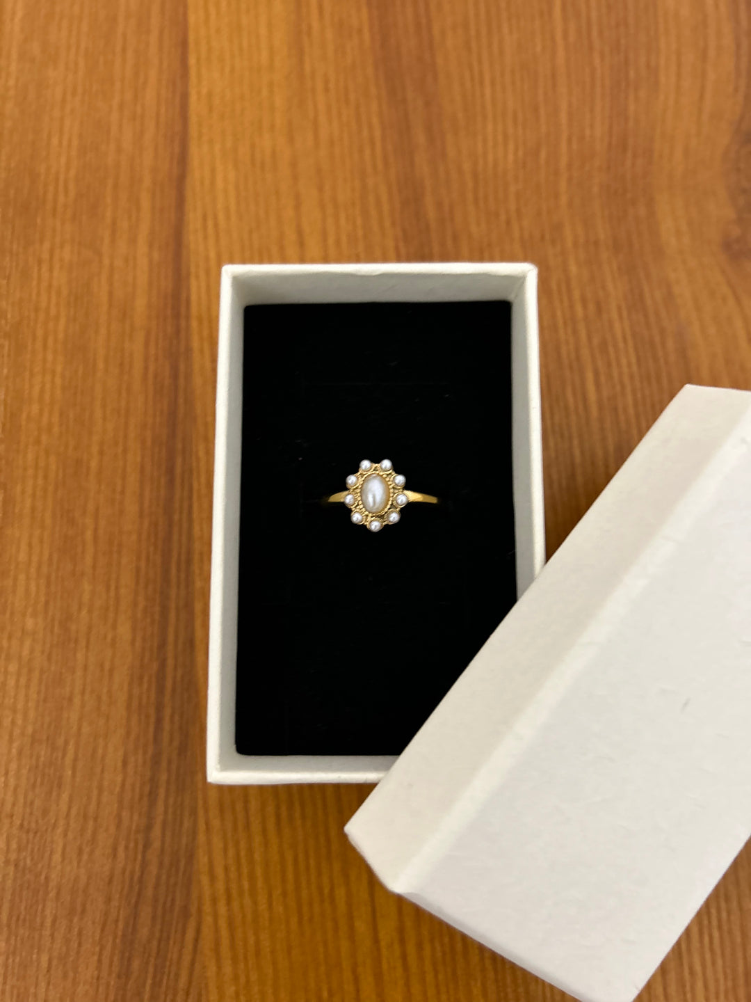 Classic Pearl Vintage Style Ring
