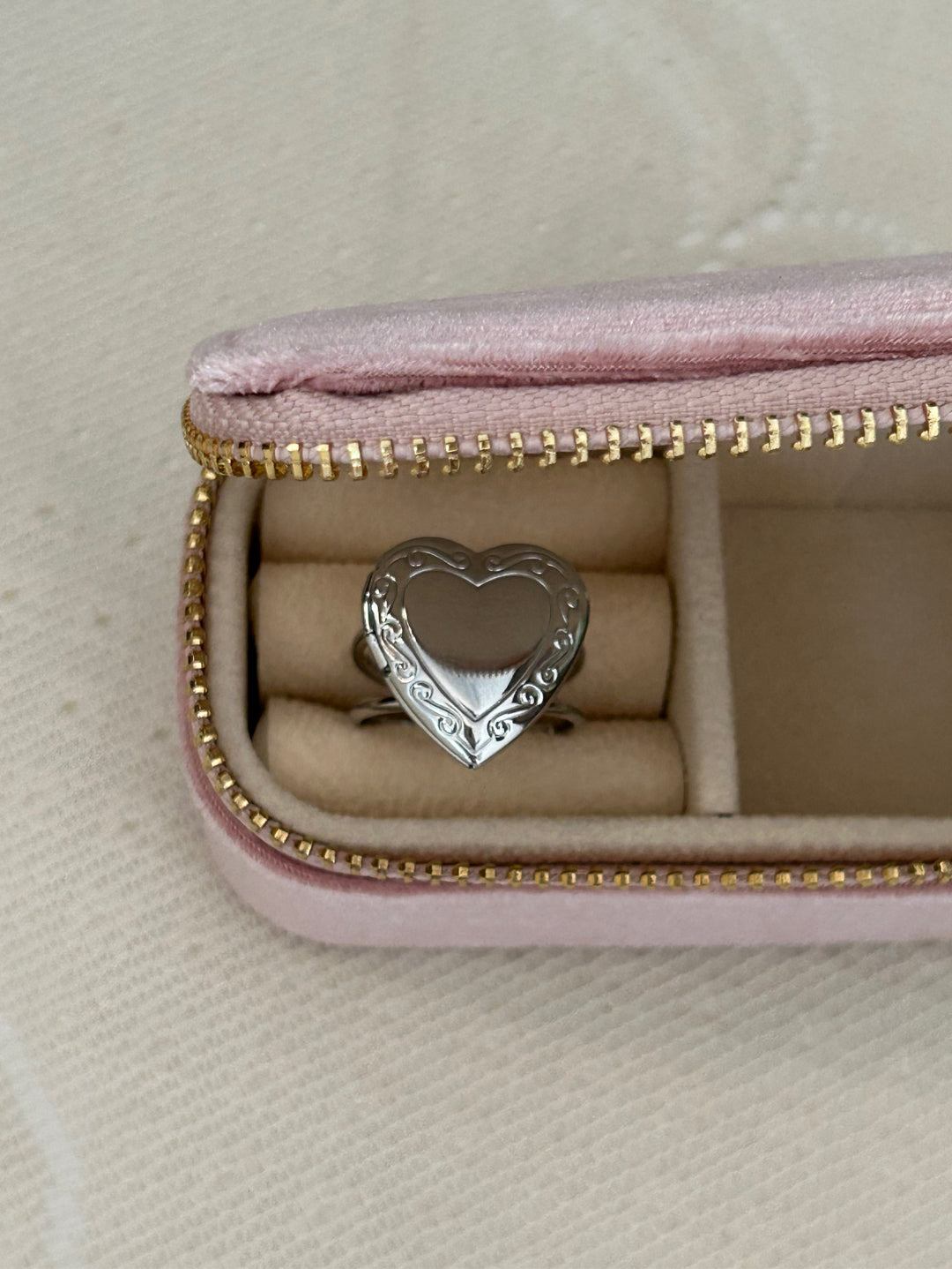 Sacred Heart Locket Ring~ Silver Variant